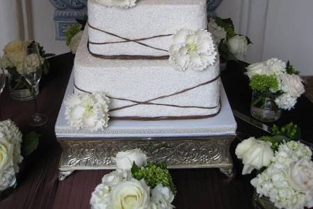Taylor Tran Wedding Cake