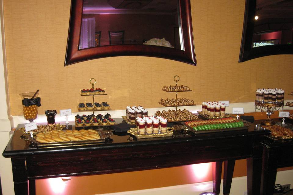 Pianka and Chintan dessert table