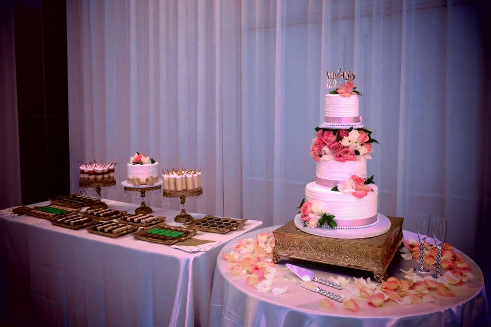 Jose and Jessica Wedding Cake at Metropol in Glendale