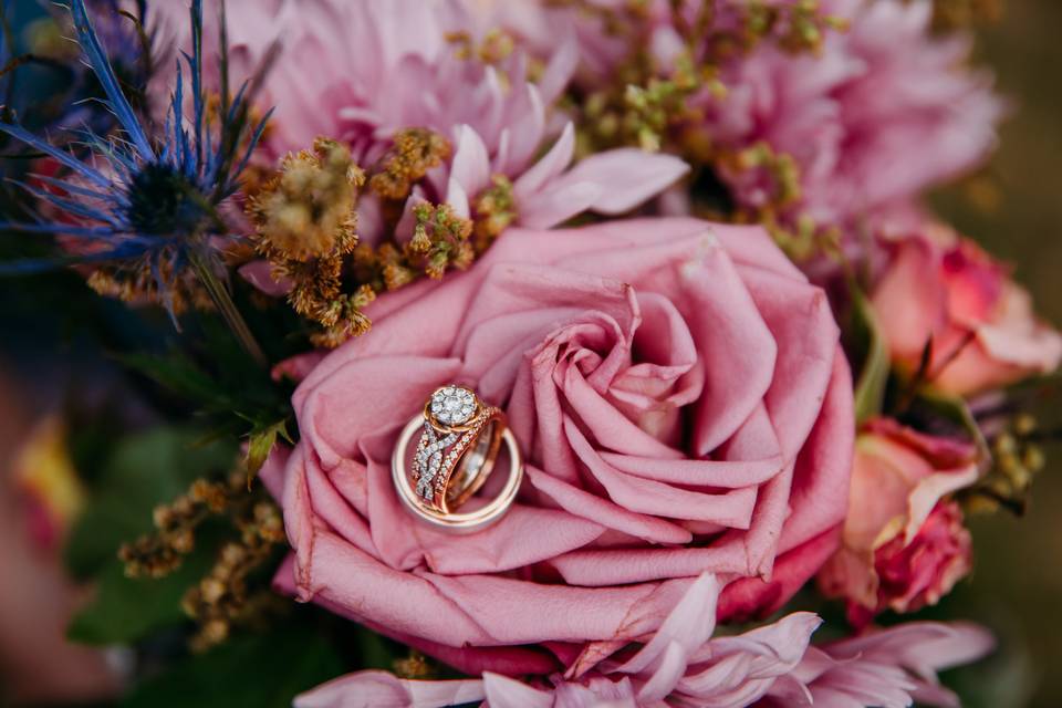 Ring and floral details