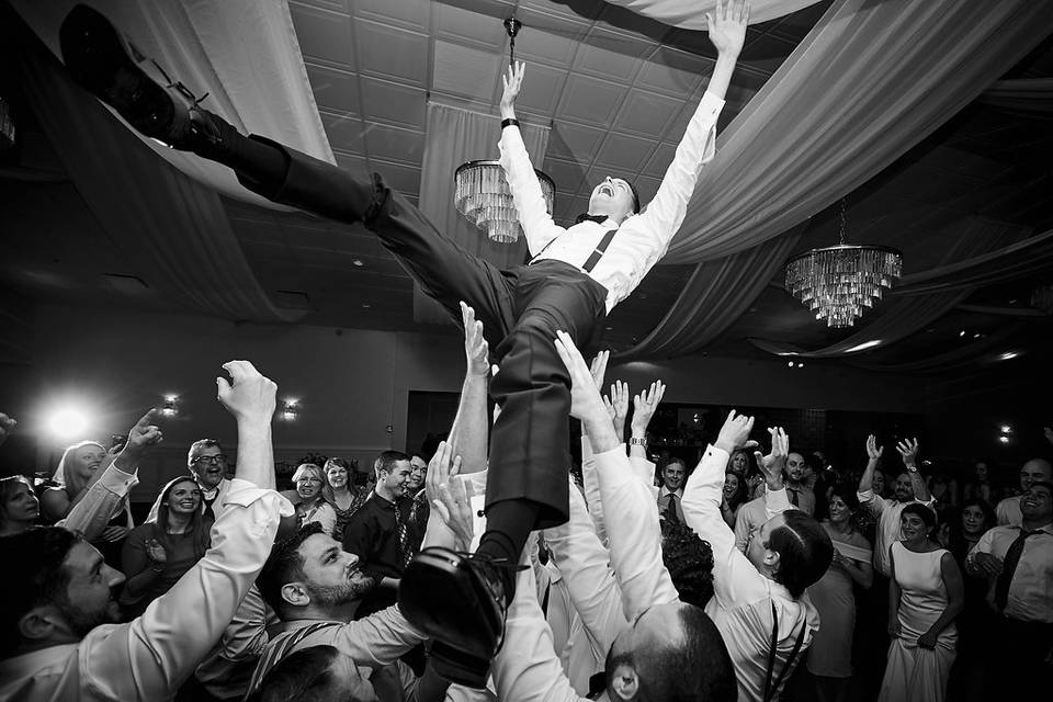Tossing the groom | Millimeter Photography