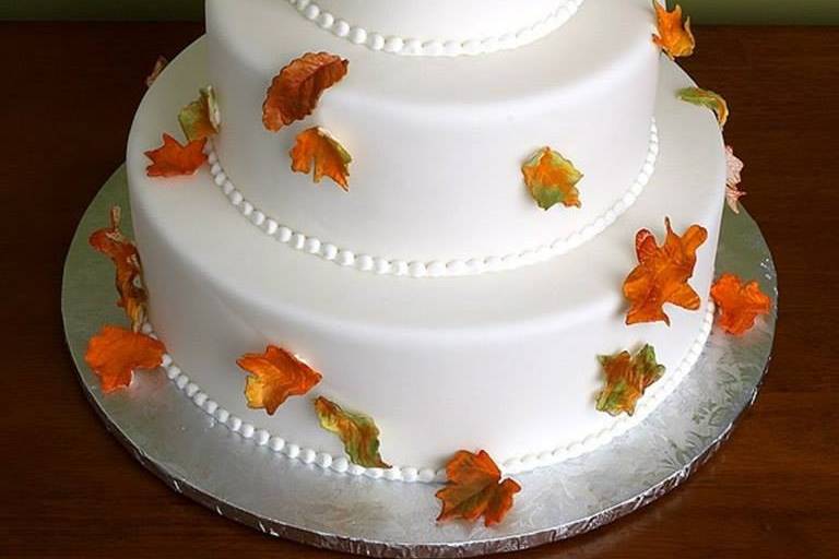 Leaves decorating the cake