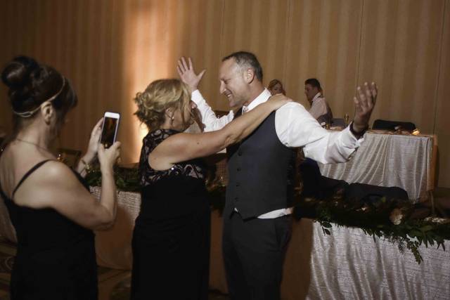 Everyone dancing