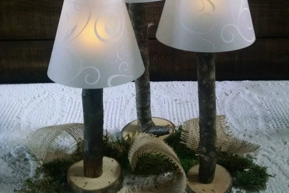 Battery operated tealight branch lamp with shade.