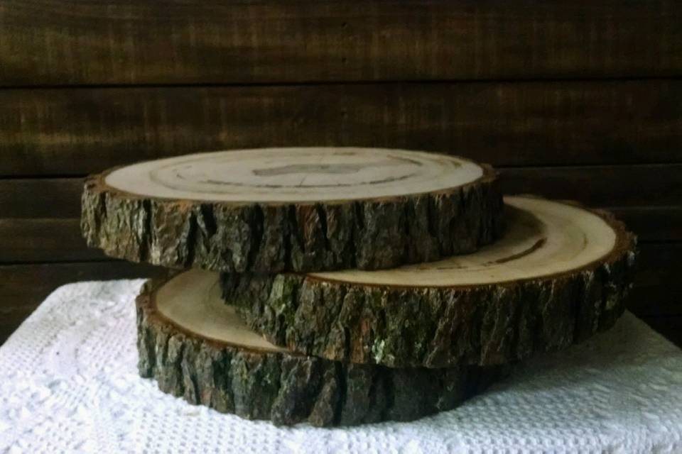 Log slabs, perfect for centerpieces, food displays or cake stand.