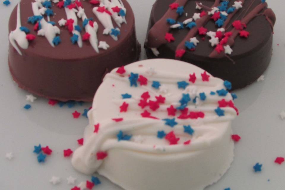 Red, White & Blue confetti stars on chocolate dipped Oreo cookies.