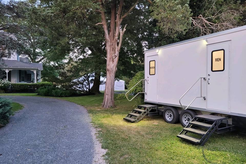 front-yard-bathroom