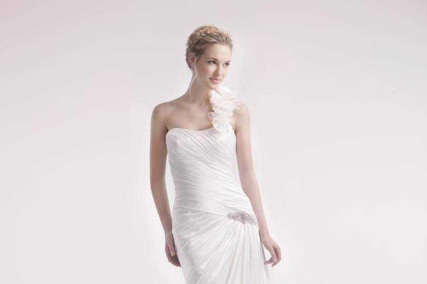 Style No: 32105926
Gown features detachable one-shoulder strap with floral detail.