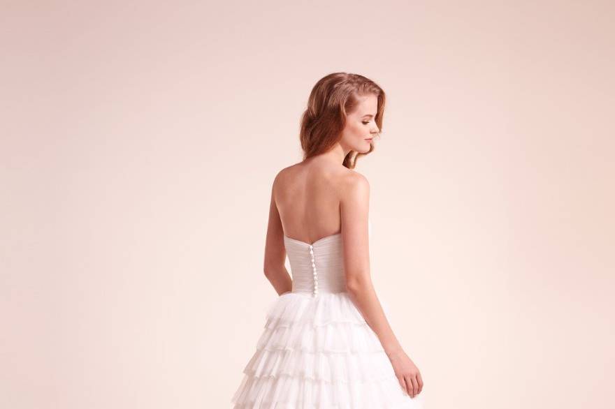 7805
Gathered tulle ball gown with tiered skirt