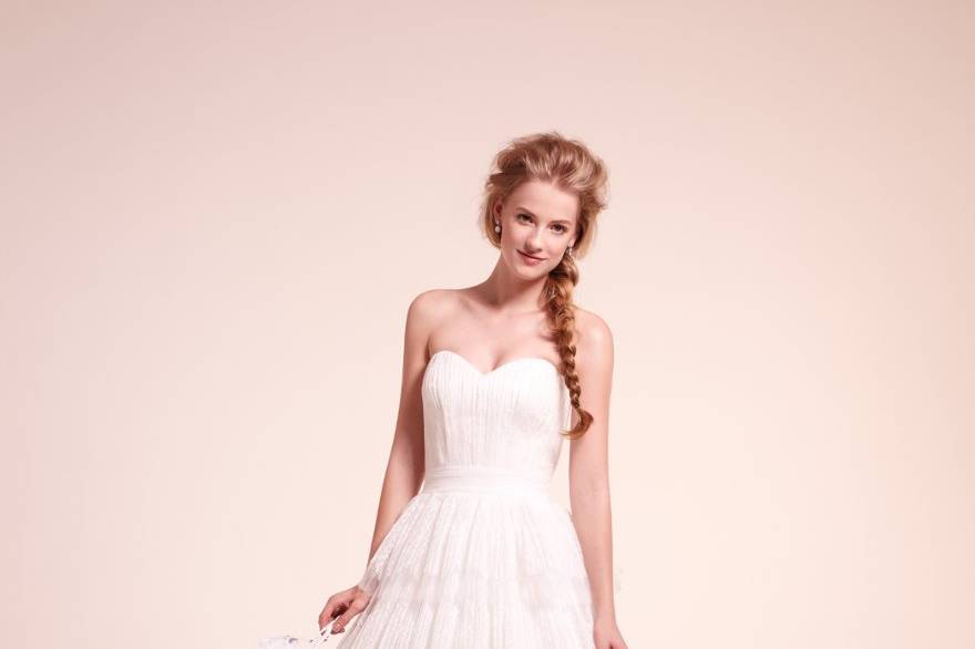 7812
Lace and tulle ball gown with tiered skirt