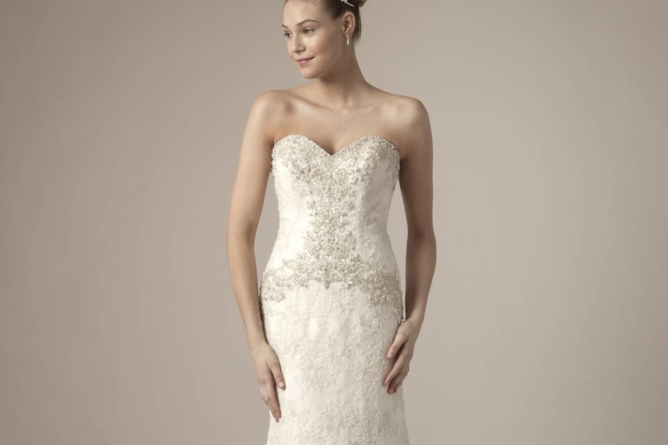 Sweetheart Mermaid Gown in Alencon Lace
Style Number: 12044
This mermaid gown features a sweetheart neckline with in alencon lace and beaded embroidery. It has a chapel train. This gown is Exclusive to Kleinfeld Bridal.