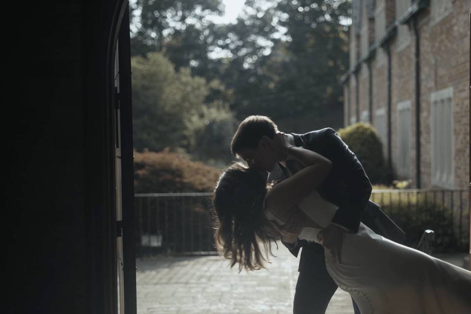 Cinematic kiss - Williamson Wedding Films