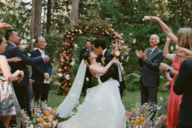 Kissing down the aisle