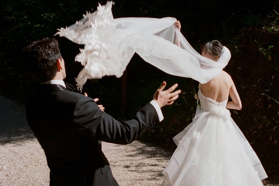 Kissing down the aisle