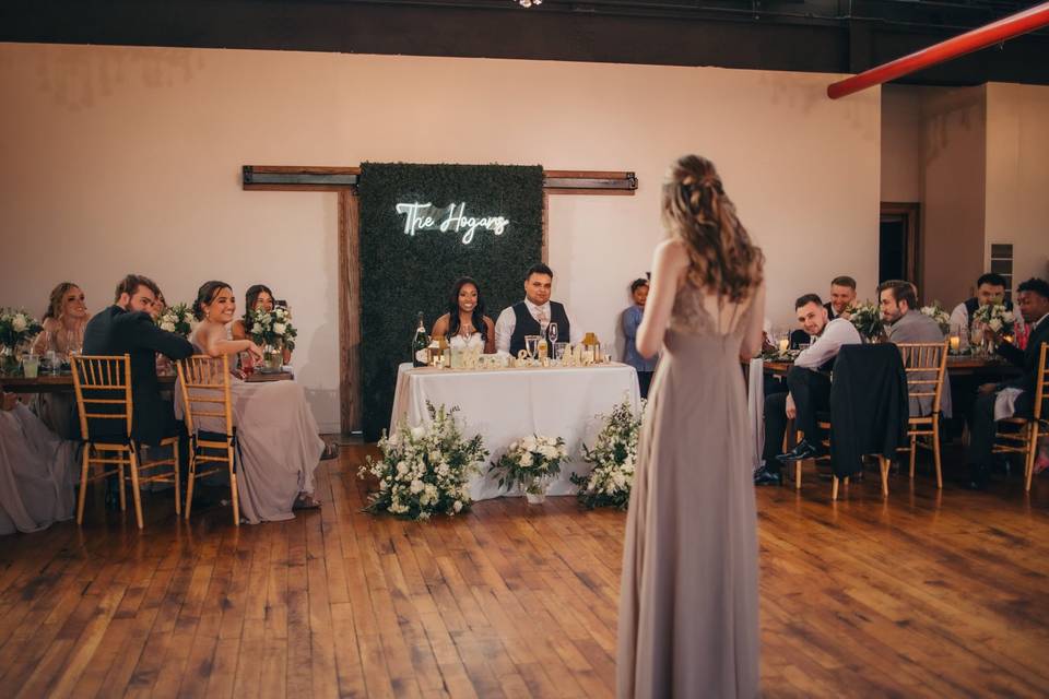 Elegant indoor wedding speeche