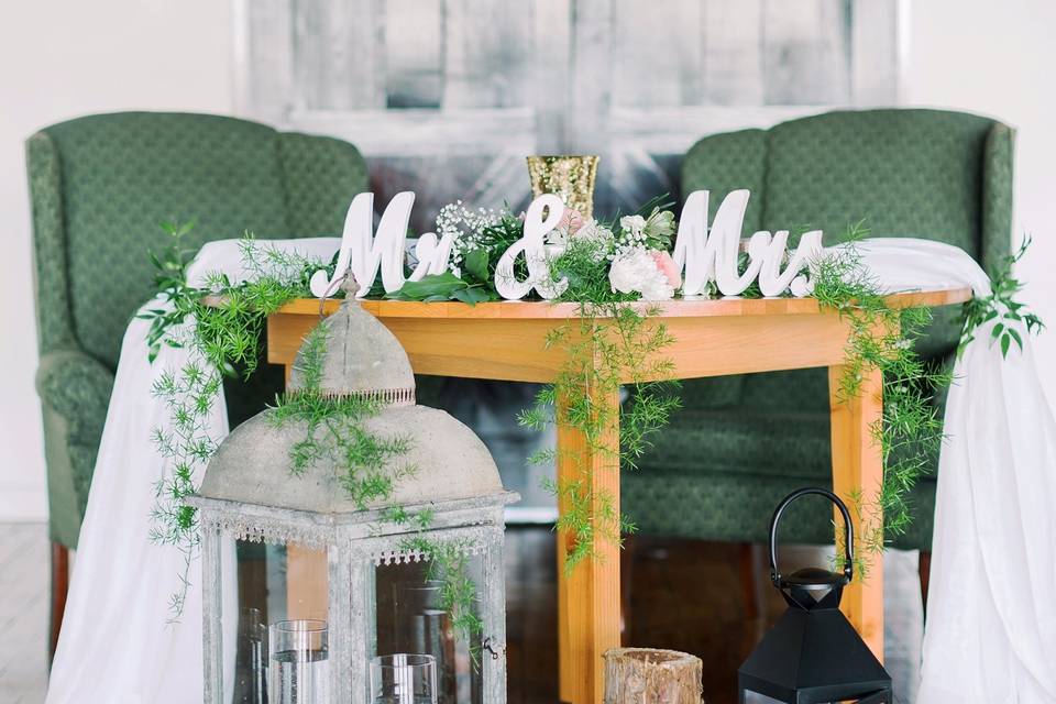 Sweetheart table decor