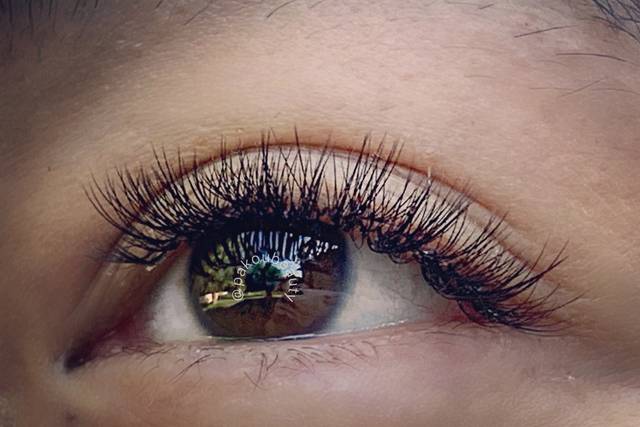 Hybrid Eyelash Extensions