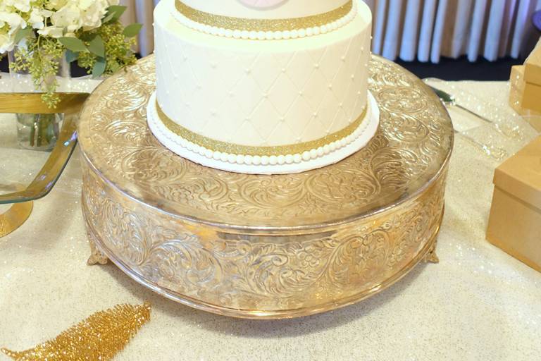 Beautiful and elegant buttercream wedding cake