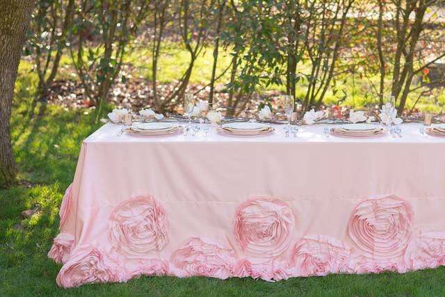 Backyard reception decor