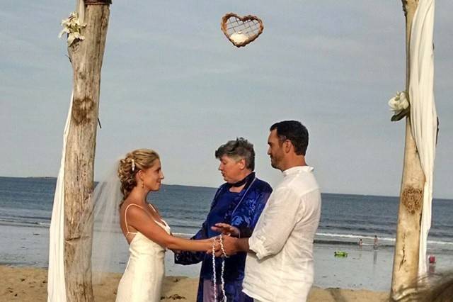 I love beach weddings!