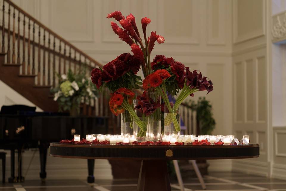 Candles and flowers - Photographer: Dideo
