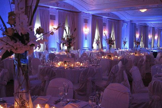 Uplighting by American Entertainmenta at the reception area