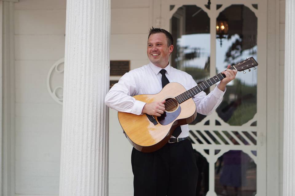 Acoustic guitarist