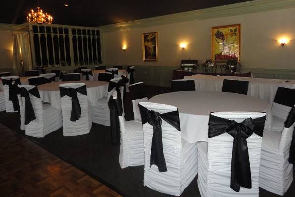 white rouge chair cover w/ black satin sashes