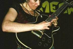 Kelly Birtch / Guitarist