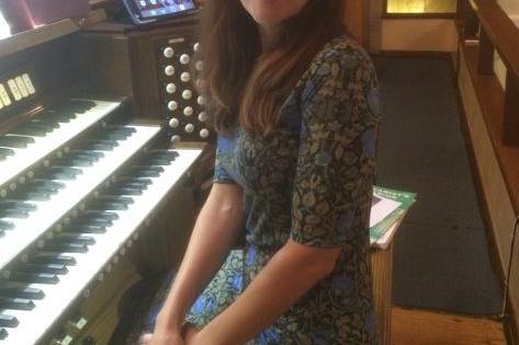 Kirsten Hellman, concert organist & pianist