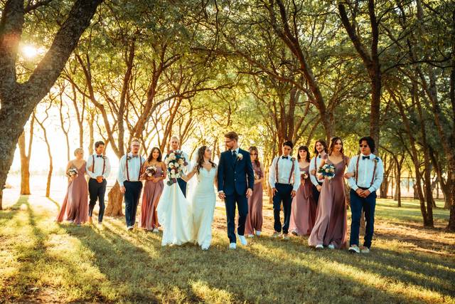 Wedding Party OUtside