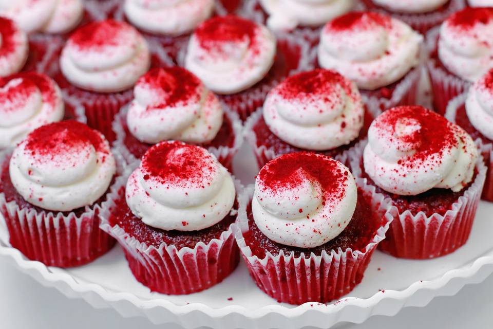 RED CUP CAKES