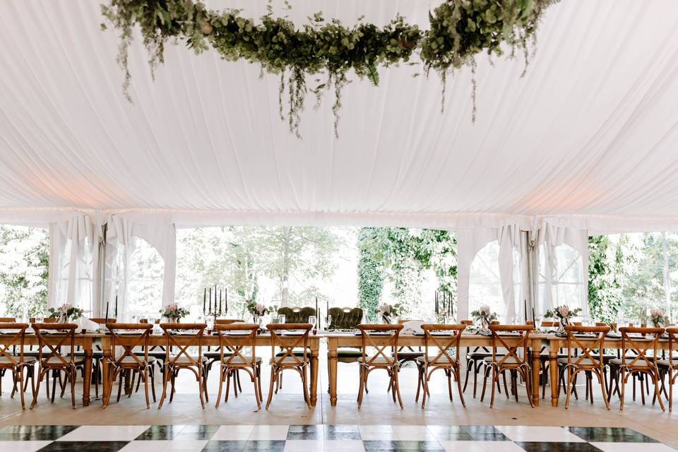 B&W Floor, tables, chairs