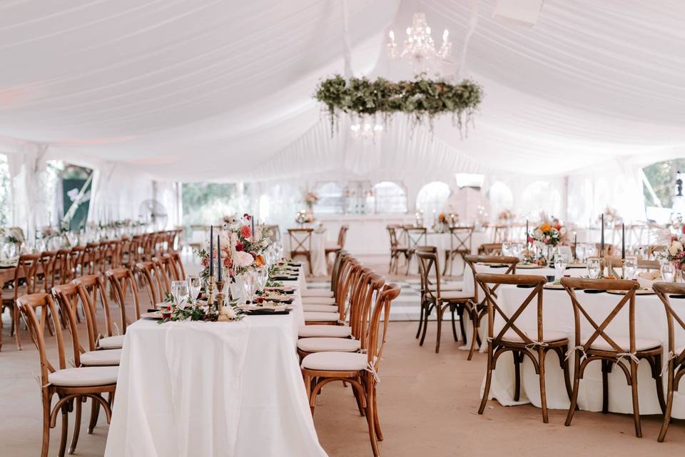 B&W Floor, tables, chairs