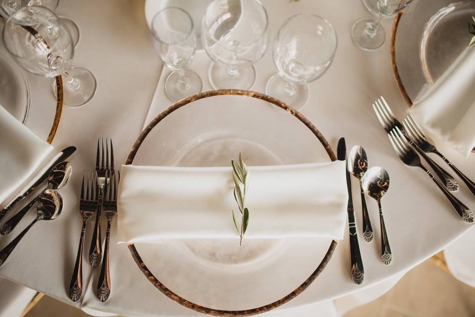 Minimalistic table settings