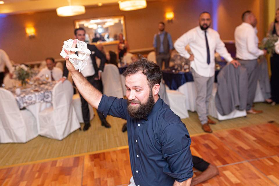 Garter toss