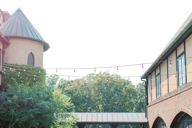 Cobblestone Court Ceremony