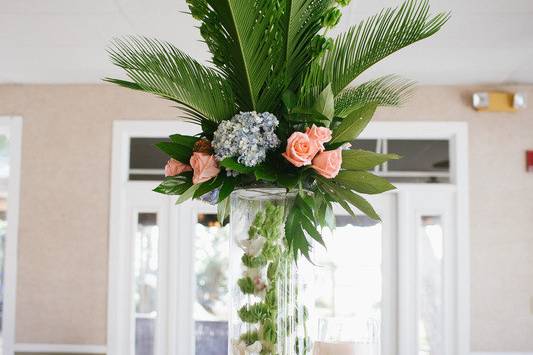 Dramatic centerpiece