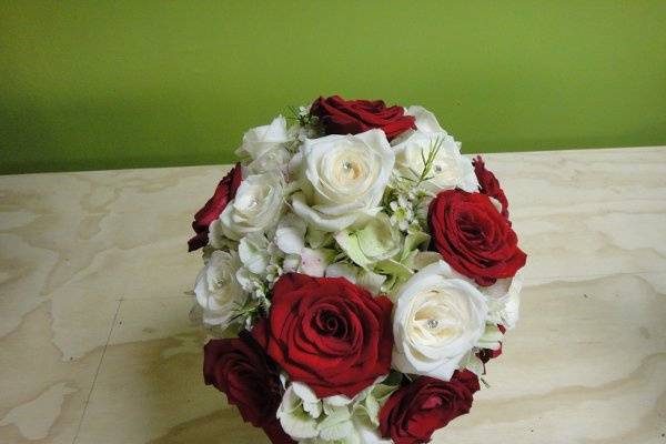 Marivel's Florist And Gifts