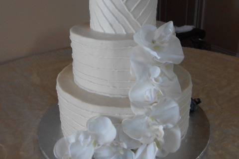 3-tier white flower wedding cake