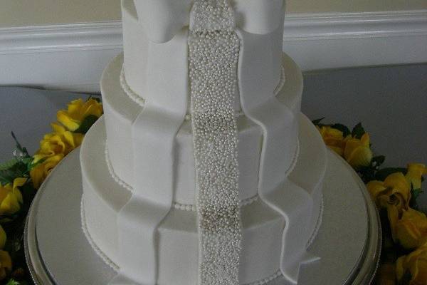 4-tier wedding cake with ribbons