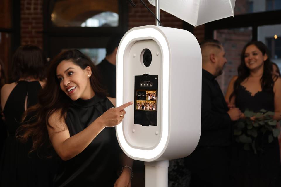 Photo booth with attendant