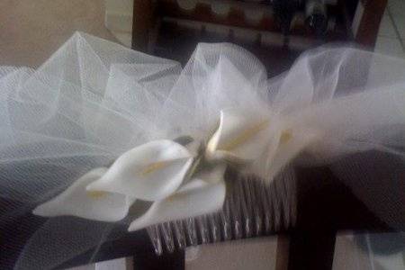close up of veil comb