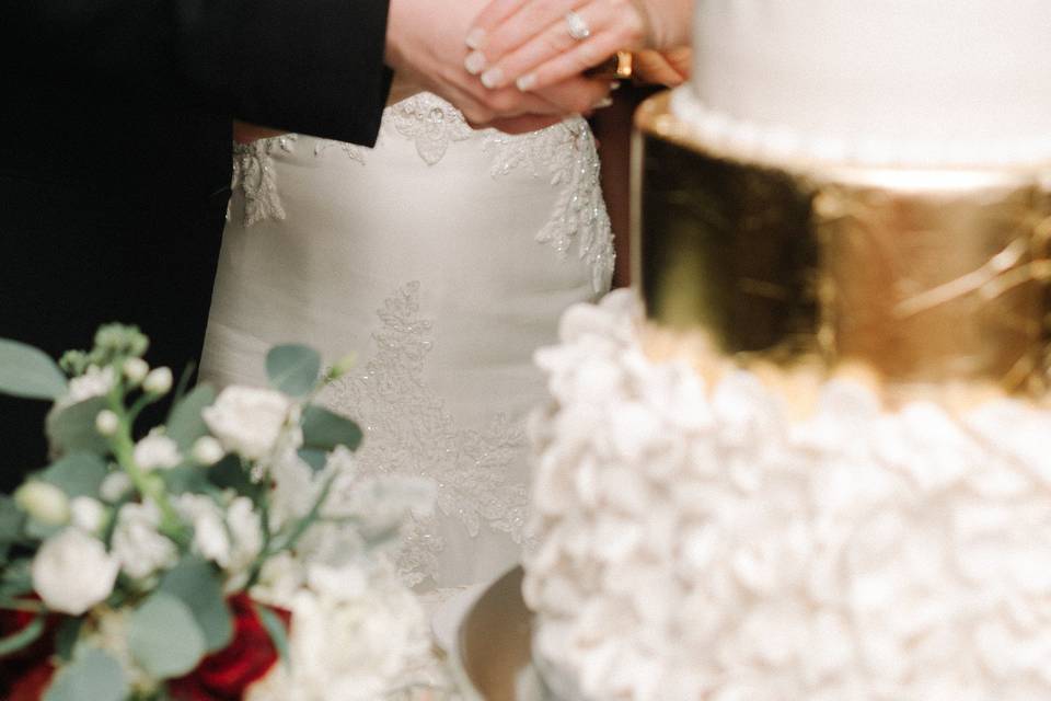 Cake cutting | Dani White Photography