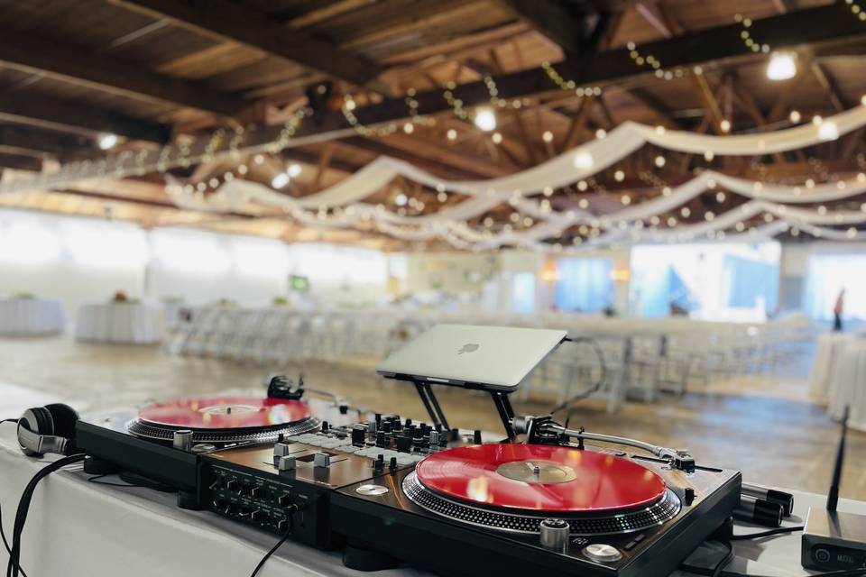 Dj Setup with turntables