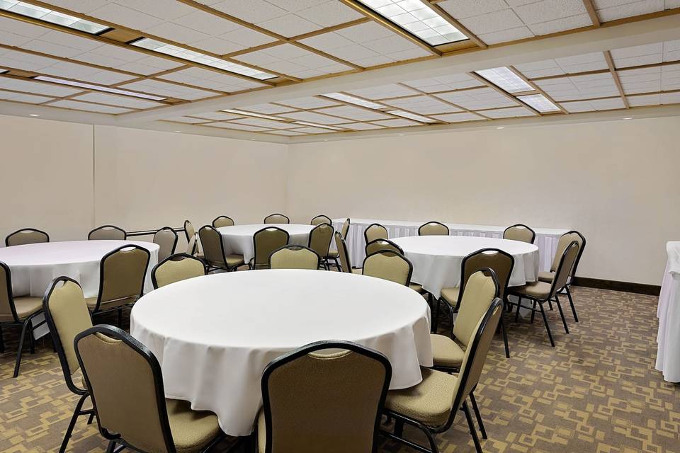 Ramada Of Marquette