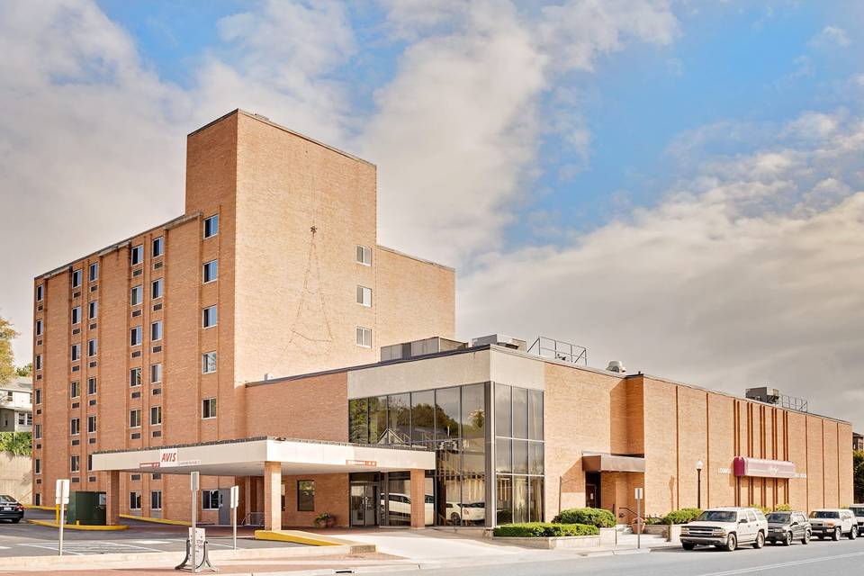 Ramada Of Marquette