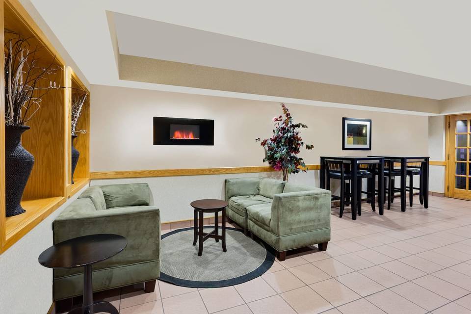 Ramada Of Marquette