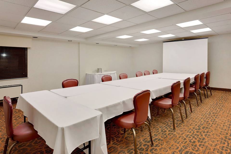 Ramada Of Marquette
