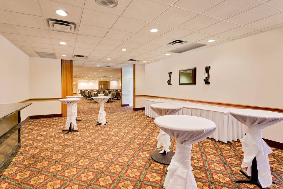 Ramada Of Marquette